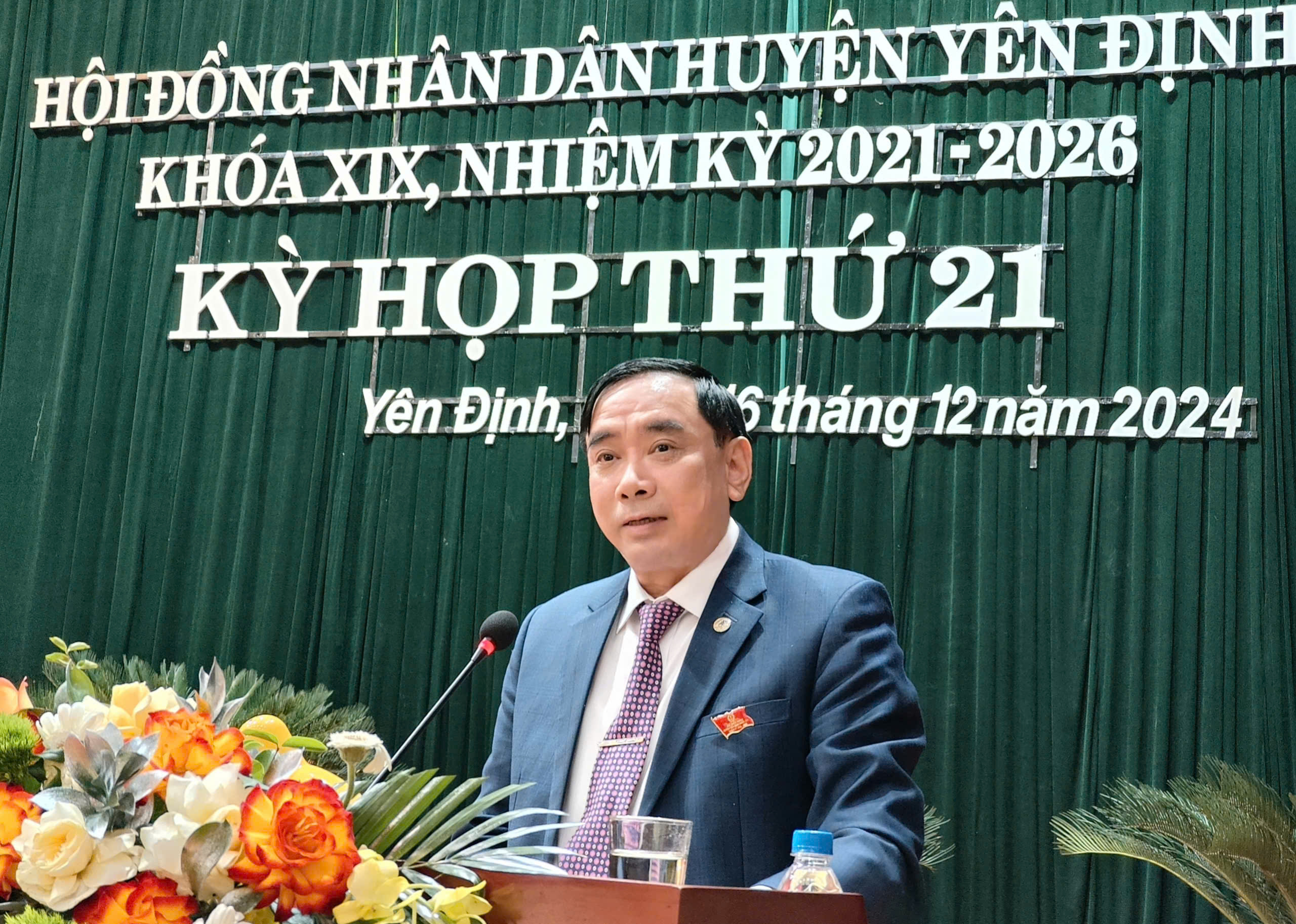 Đồng chí Vũ Ngọc Thưởng, Phó Bí thư Thường trực Huyện ủy, Chủ tịch HĐND huyện, phát biểu bế mạc kỳ họp.