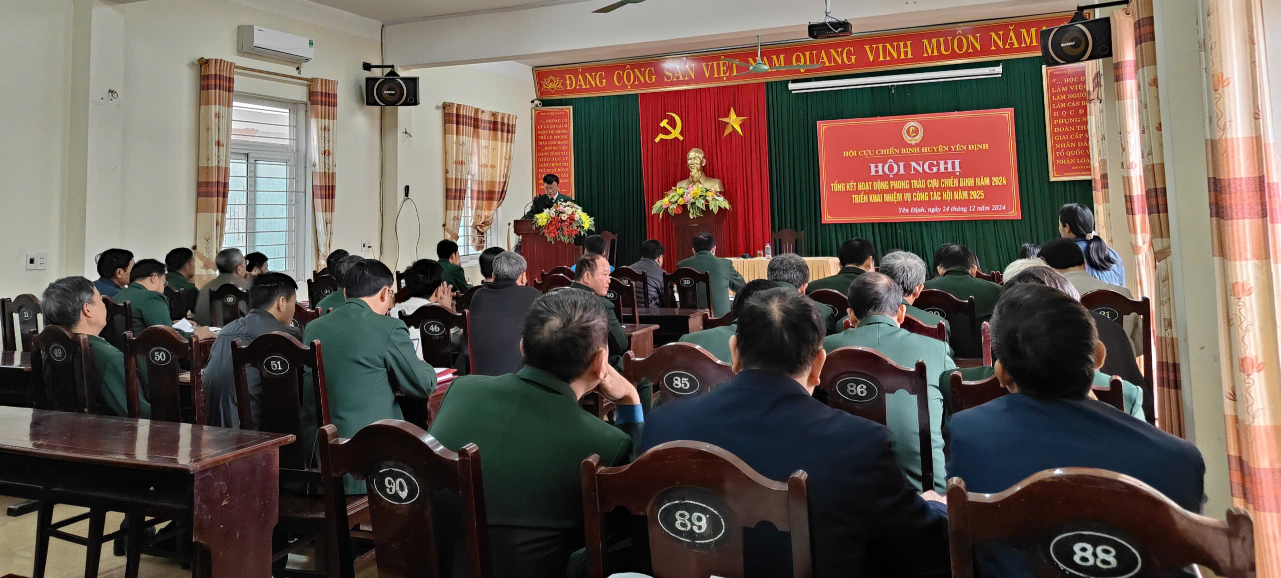 Toàn cảnh hội nghị.