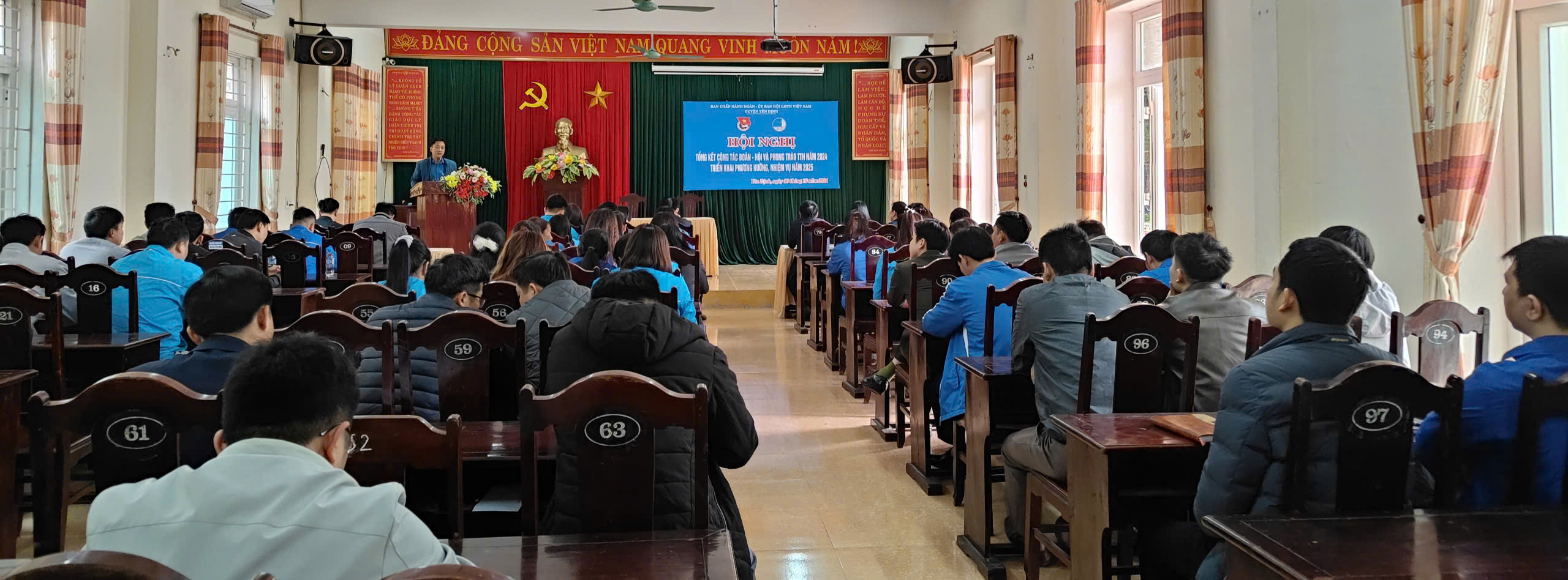 Toàn cảnh hội nghị.