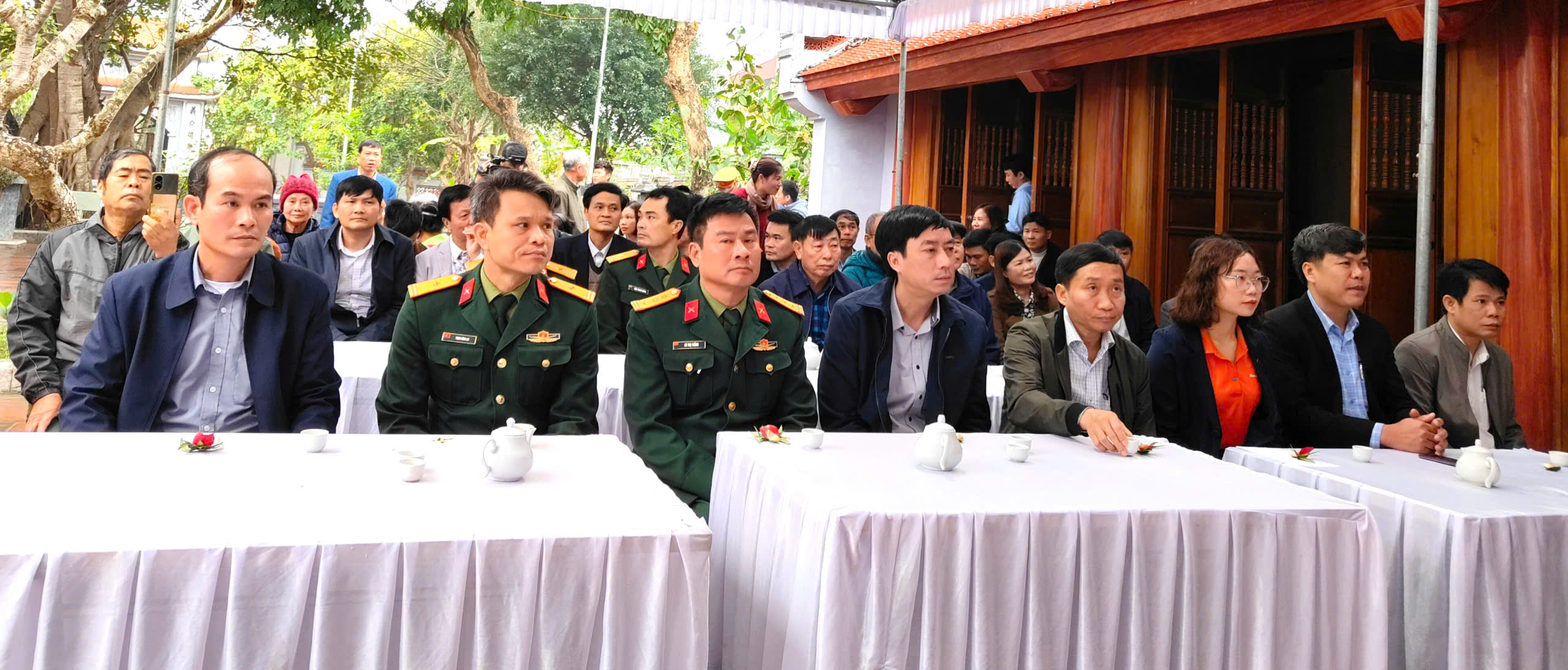 Về dự buổi lễ có các đồng chí đại diện lãnh đạo Công an huyện; Ban chỉ huy Quân sự huyện; Trung tâm văn hóa thông tin, thể thao và du lịch huyện; lãnh đạo thị trấn Quán Lào; Dòng tộc họ Ngọ trên mọi miền tổ quốc và đông đảo nhân dân thị trấn, du khách thập phương về dâng hương dâng lễ.